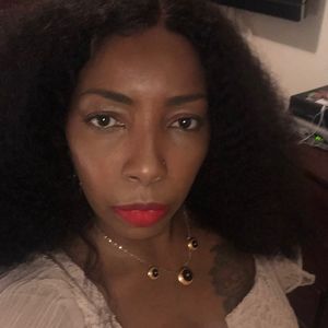 Meet your Posher, Desiree